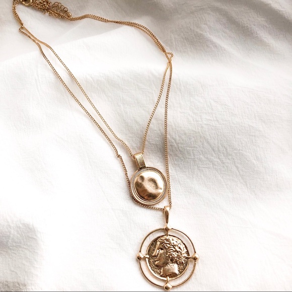 Gold Retro Two Layers Portrait Pendant Necklace - Picture 5 of 5